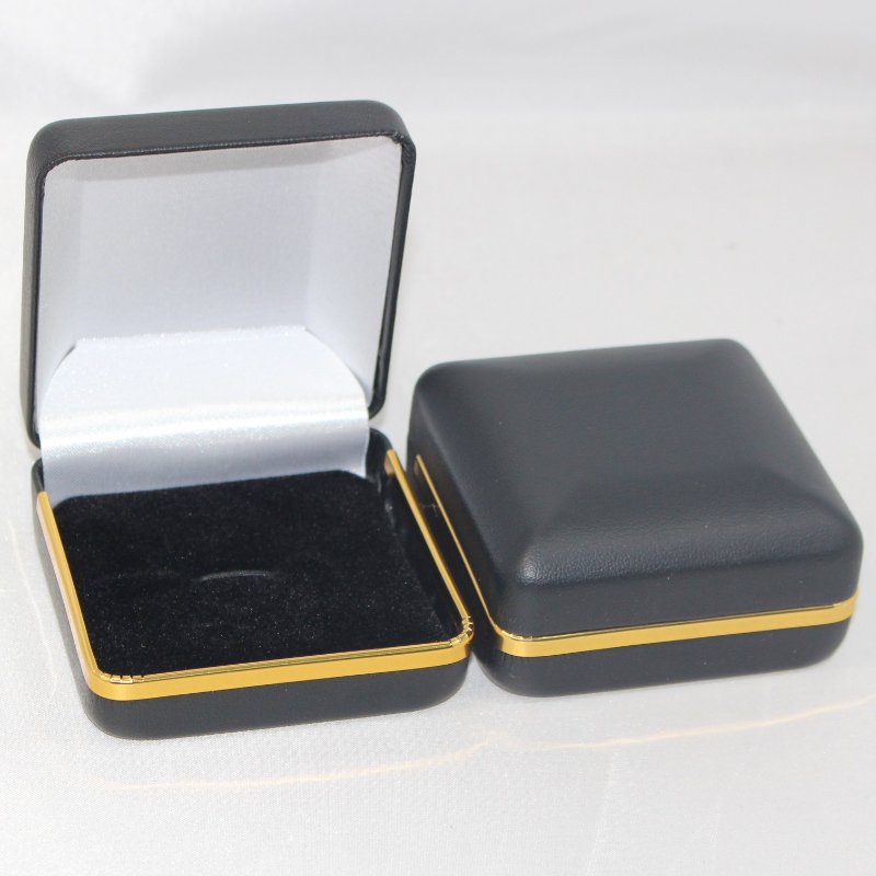 Деталь T-02 коробка для медалей, покрытая байкой или искусственной кожей для монеты 25-45 мм, значок ＆ маленькая медаль и т. Д. Мм.65 * 65 * 35 мм, вес около 62 г.